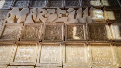 Gold Futures Hold Above $4,000 Amid Middle East Tensions