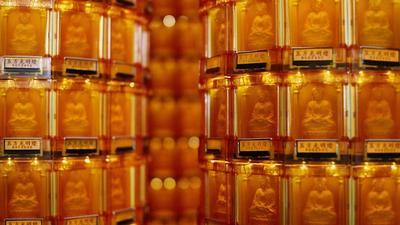 Gold Below $4,000 Amid Hawkish Fed and Surging Chinese Imports
