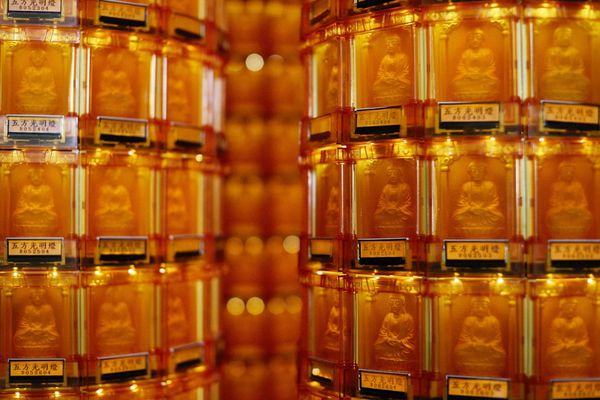 Gold Below $4,000 Amid Hawkish Fed and Surging Chinese Imports