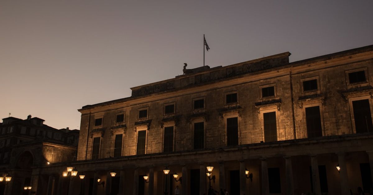 Inflation and Earnings Clash — Fed's Stark Dilemma