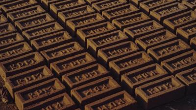 Gold Drops $57 Amid U.S. Holiday — Low Volume Drives Volatility