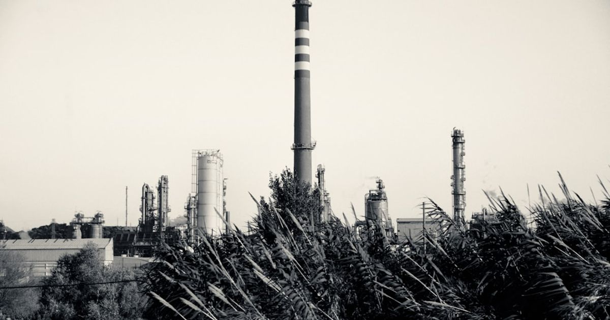 Geopolitical Tensions and Oil Prices Threaten Financial Stability