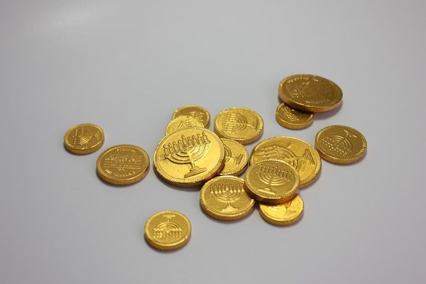 Gold Price Surges 41% Amid Fed Policy Dissent and Inflation