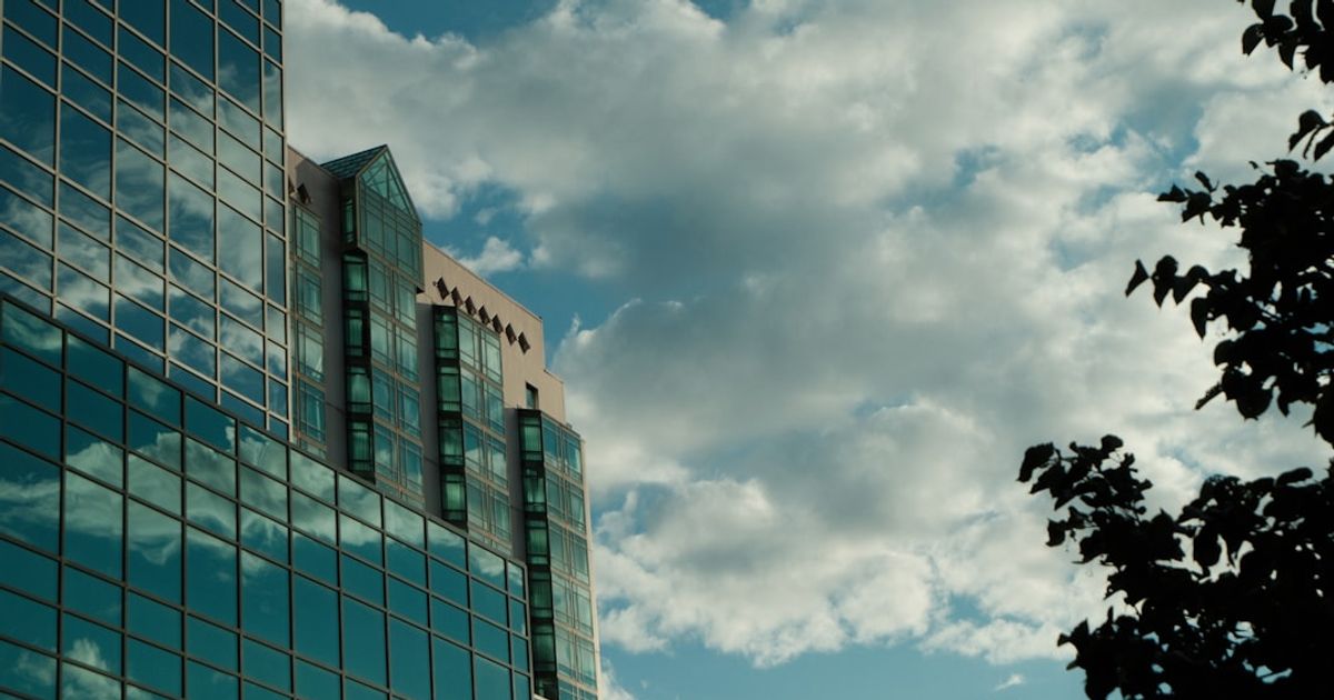 Strategy Stock Rises 9% Amid Bitcoin's Surge to $78K