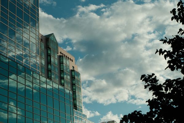 Strategy Stock Rises 9% Amid Bitcoin's Surge to $78K