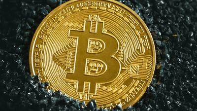 Institutions Shift Crypto Bets — XRP Inflows Amid Bitcoin, Ethereum ETF Exodus
