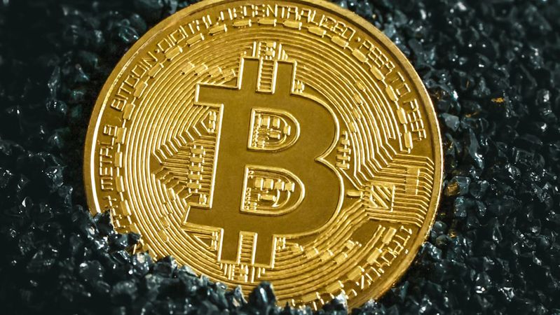 Institutions Shift Crypto Bets — XRP Inflows Amid Bitcoin, Ethereum ETF Exodus