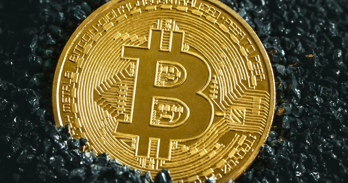 Institutions Shift Crypto Bets — XRP Inflows Amid Bitcoin, Ethereum ETF Exodus