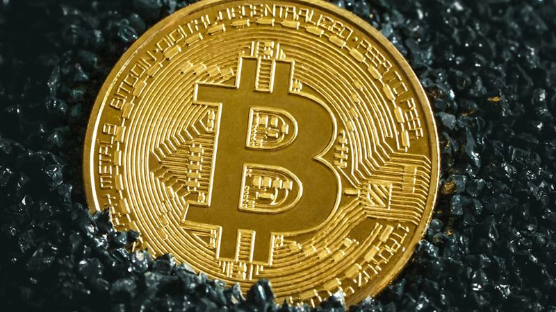 Institutions Shift Crypto Bets — XRP Inflows Amid Bitcoin, Ethereum ETF Exodus