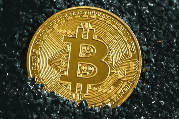Institutions Shift Crypto Bets — XRP Inflows Amid Bitcoin, Ethereum ETF Exodus