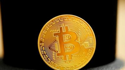 Bitcoin Faces Resistance as Large Holders Prepare to Sell