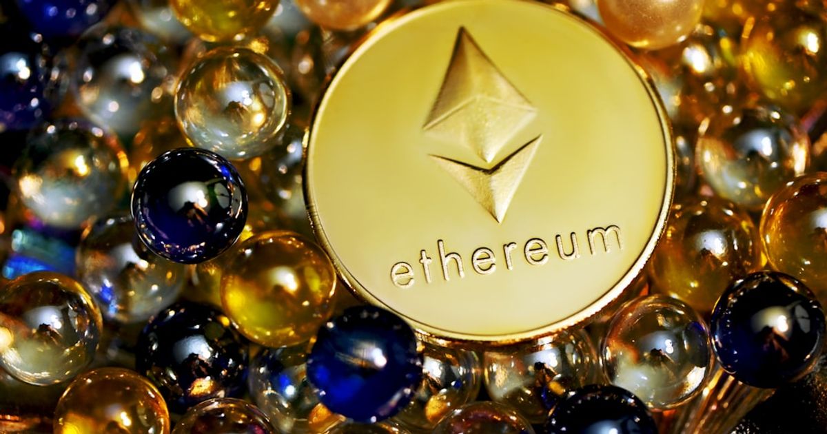 Bitcoin Faces Resistance Amidst Mixed Signals in Crypto Markets