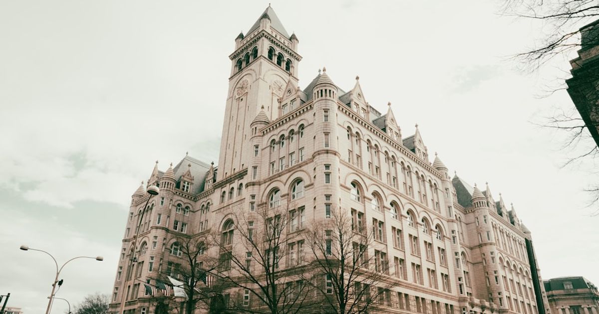 Stifel Lowers J.M. Smucker Price Target Amidst Food Sector Struggles