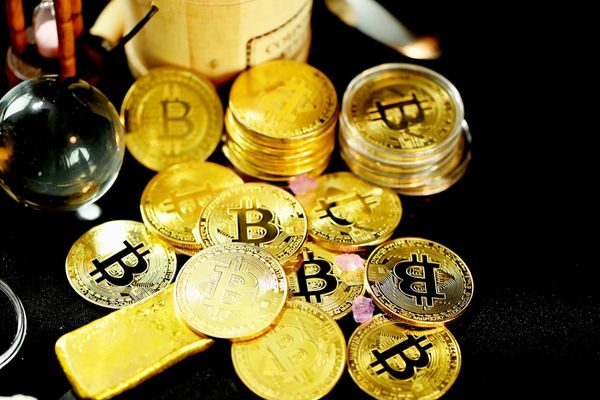 Bitcoin's Recovery Stalls Amid Growing Macro Risks and Market Volatility