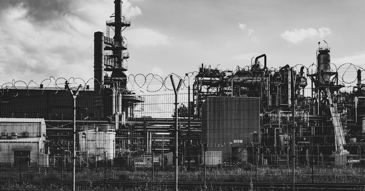 Bitcoin Drops as Oil Prices Surge, Triggering Broader Crypto Selloff