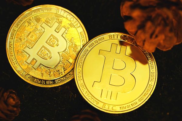 Bitcoin OGs Sell $100 Million in BTC Amid Fed's Hawkish Stance