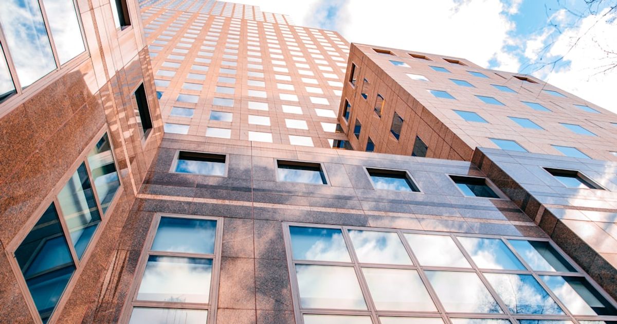 Major Altcoins Surge on Ceasefire Optimism Amid Geopolitical Tensions