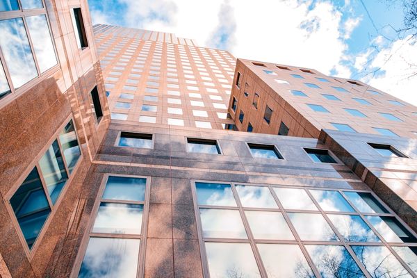 Major Altcoins Surge on Ceasefire Optimism Amid Geopolitical Tensions