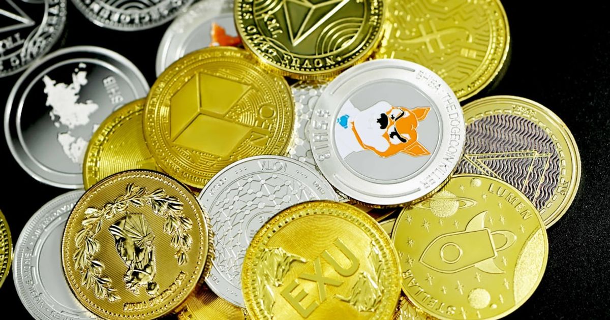Bitcoin Plunges 13% Amid AI Rally — ETF Demand Shifts