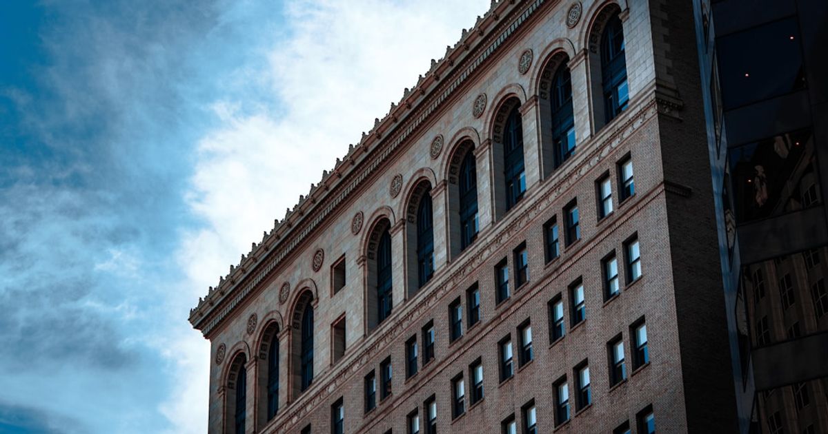 64% Odds on Fed Rate Hike by July 2027 Amid Inflation Pressure