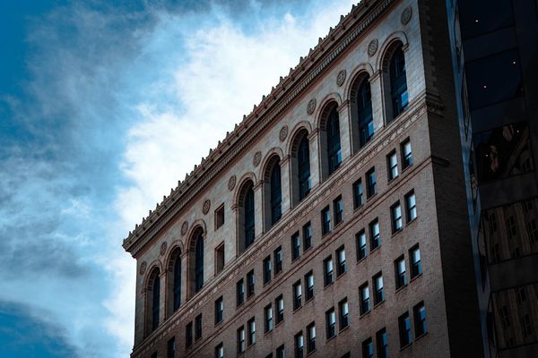 64% Odds on Fed Rate Hike by July 2027 Amid Inflation Pressure