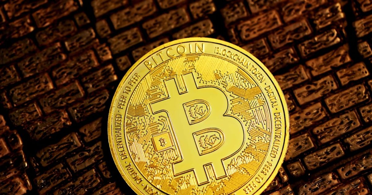 Bitcoin Pulls Back to $71,000 Amid Diverging Market Trends