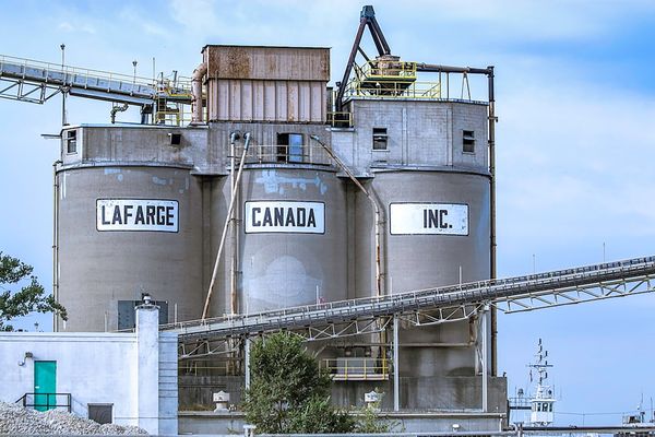 U.S. Markets Rally Amid Easing Iran-War Fears and Falling Oil Prices