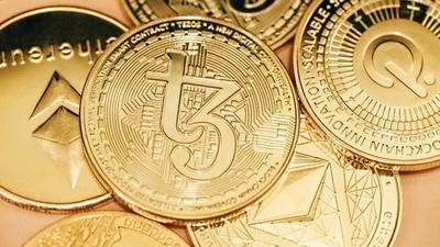 Central Banks Hold More Gold Than Dollars for the First Time Since 1971