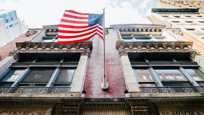 Fed Minutes Loom — Warsh's Hawkish Stance Sparks Debate