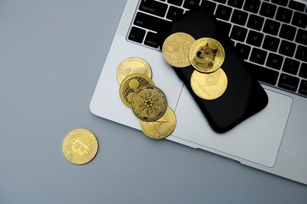 ETH Futures Dip Amid Institutional Retreat — Stakers Hold Steady