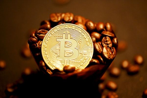 Bitcoin Sinks Below $75K — $941M in Crypto Positions Liquidated
