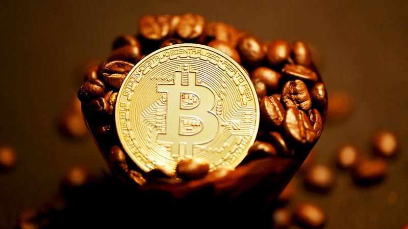 Bitcoin Sinks Below $75K — $941M in Crypto Positions Liquidated