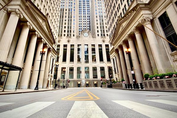 Bond ETF Flows Surge 60% — Investors Eye Real Yields Amid Fed Shifts