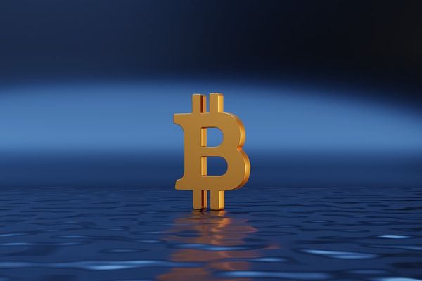 Bitcoin Slides Below $62.5K — US-Iran Tensions Rattle Markets