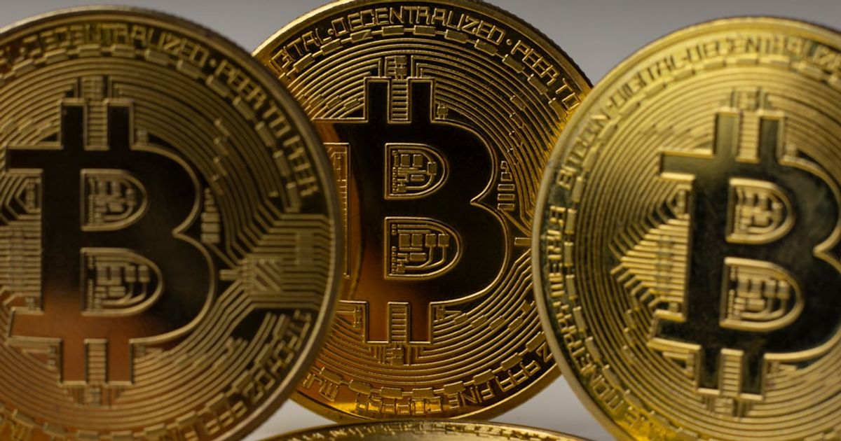 Bitcoin Withdrawals Surge Amid IPO Frenzy and Stablecoin Stability