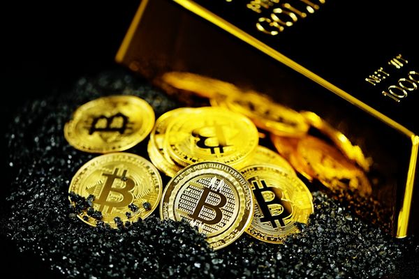 Bitcoin Stays Flat at $59,700 Amid U.S.-Iran De-escalation — Crypto Unmoved as Stocks React