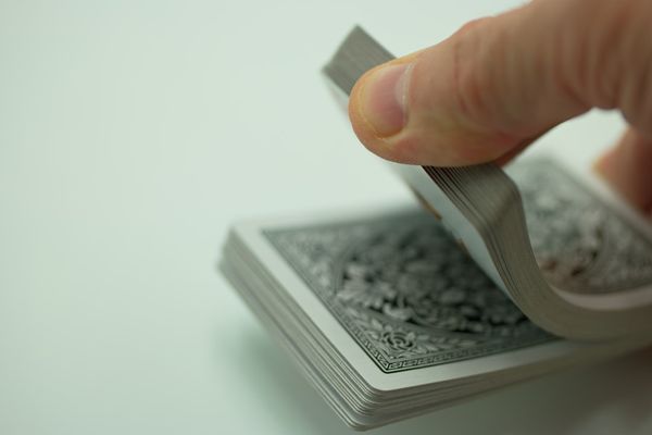 Silver Prices Plunge 4.6% — Inflation and Geopolitical Tensions Weigh Heavy