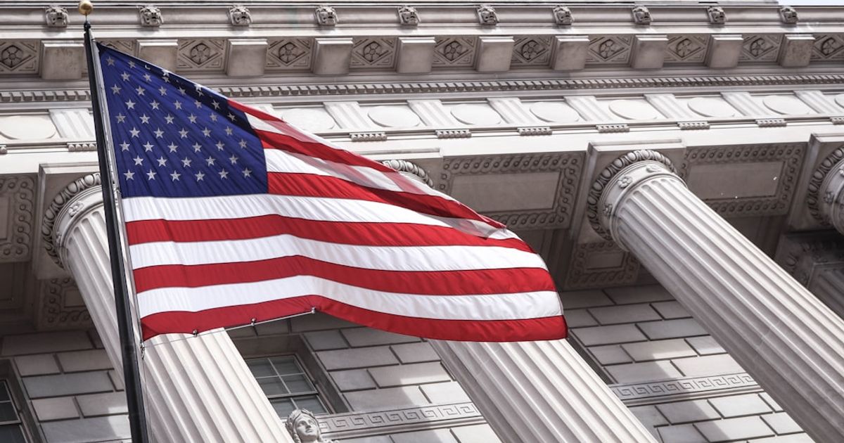 Trump's Executive Order Targets Fintech Access to Fed Services