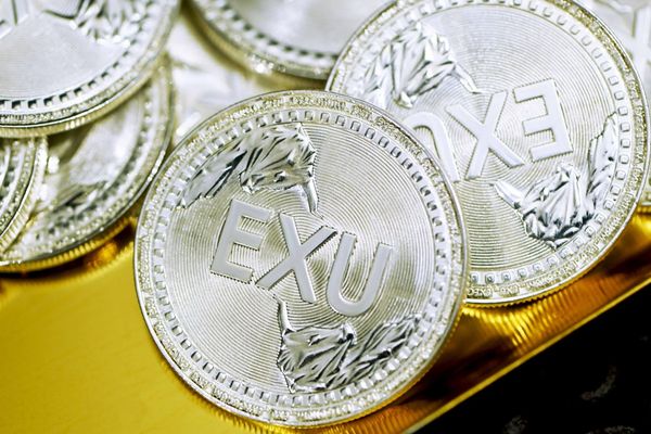 Silver Futures Slide 4% After Jobs Report — Volatility Lingers