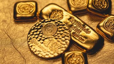 Gold Slips 3% as Rate Hike Bets Stir—China's Buying Surge Continues