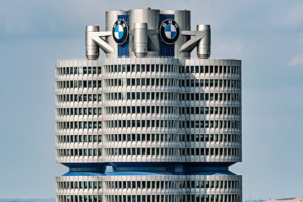 Institutional Investors Shift Strategy, Pour $1.7 Billion into Bitcoin ETFs