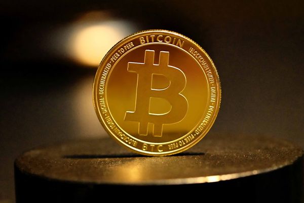 Bitcoin Below $75,000 — ETF Outflows and Market Weakness Collide