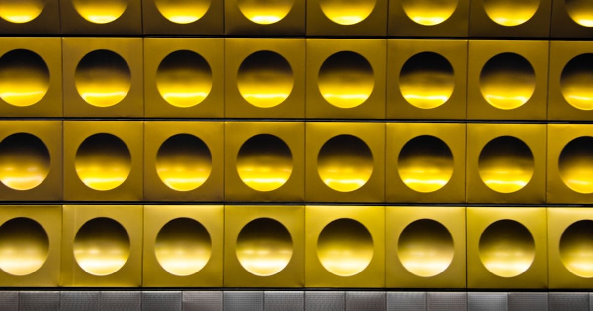 Gold Drops to Six-Month Low Amid Inflation and Fed Rate Fears