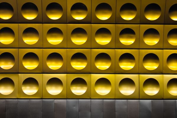 Gold Drops to Six-Month Low Amid Inflation and Fed Rate Fears