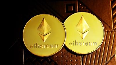 $1.55 Billion Flows Out of US Bitcoin ETFs — Retail Capitulation or Opportunity?