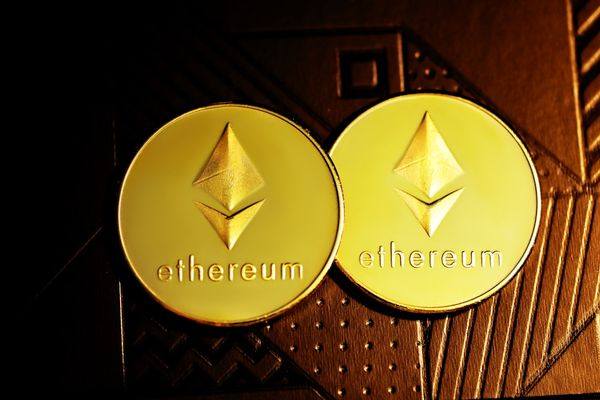 $1.55 Billion Flows Out of US Bitcoin ETFs — Retail Capitulation or Opportunity?