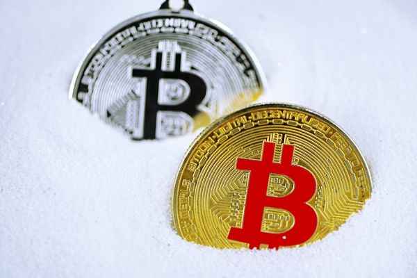 Bitcoin ETF Outflows Shift Market Dynamics Amid Tariff Uncertainty