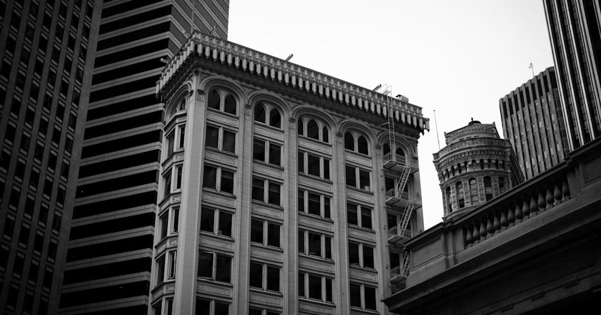 JPMorgan Predicts No Fed Rate Cuts Through 2026 Amid Inflation Pressures