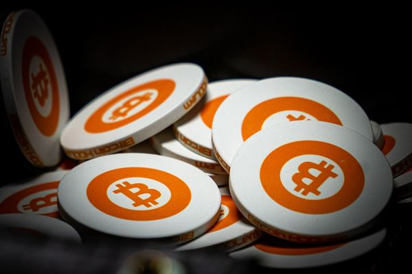 Bitcoin Flirts With Critical Levels — $76K Breach Could Signal More Pain
