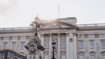 21x P/E Despite 4.49% Yields — Stocks Defy Rate Hikes